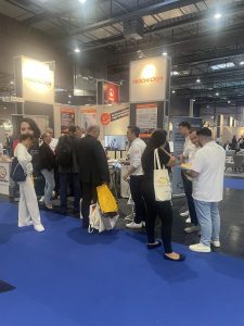 Besucher am Stand PROCHECK24