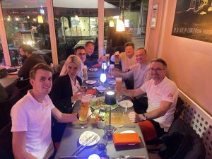 Abendessen nach dem ersten Messetag